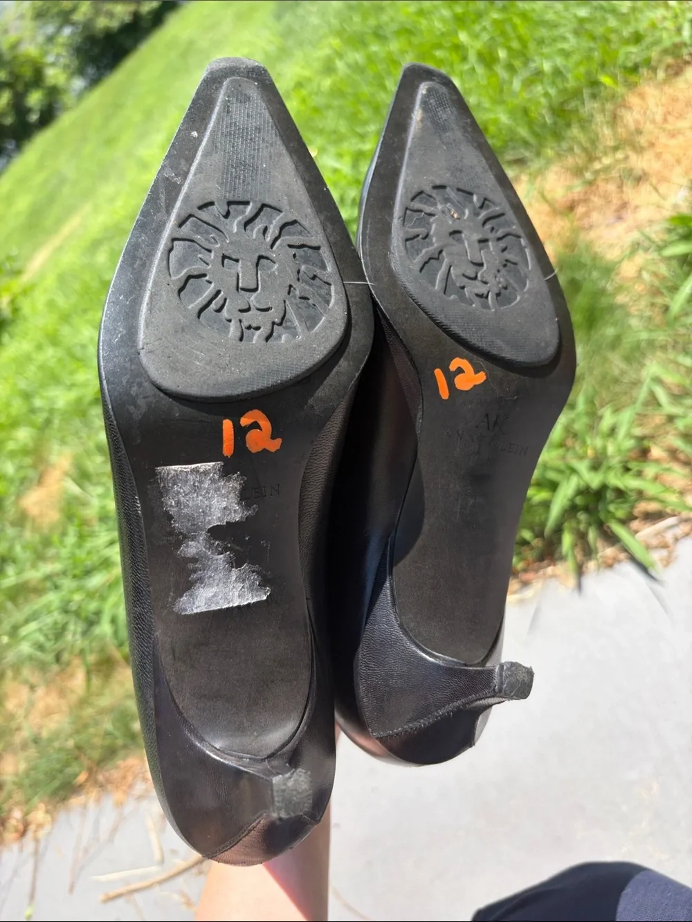 Anne Klein Black Pointed-Toe Leather Ankle Boots kitten heel 7 1/2 100% leather